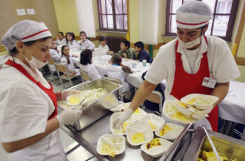 Trabaja en comedor escolar, ayudantes, limpieza y mas te informamos